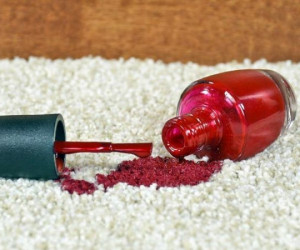 تکنیک های معجزه آسا برای از بین بردن لکه لاک از روی فرش