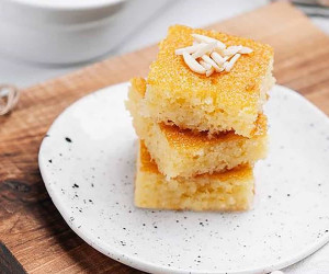 طرز تهیه بسبوسه مصری، شیرینی خوشمزه و مقوی ماه رمضان