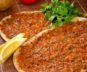 طرز تهیه لاهماجون، پیتزای خوشمزه و معروف ترکیه