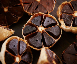 15 خاصیت دارویی و درمانی سیر سیاه (Black garlic)