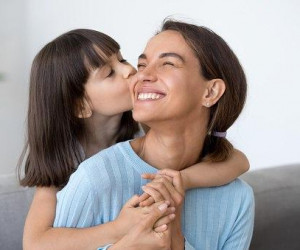 تعبیر خواب بوسیدن : 73 تعبیر و تفسیر بوسه دادن و بوسیدن در خواب