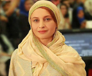 مریم کاویانی و همسر دیپلماتش در کنار دریا