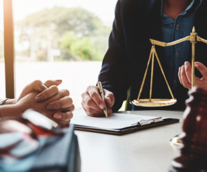 تفاوت وکیل با مشاور حقوقی
