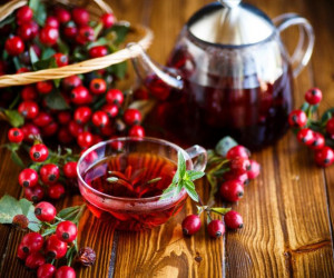 از فواید و ضررهای چای میوه گل رز چه می دانید ؟