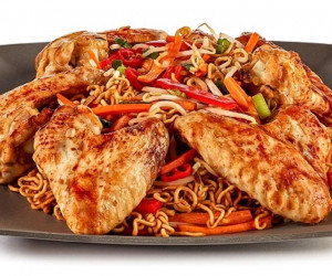 طرز تهیه 2 مدل نودل مرغ خانگی و خوشمزه