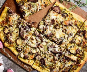 طرز تهیه پیتزا گوشت و قارچ به ۲ روش آسان