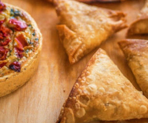 طرز تهیه سمبوسه پیتزایی با طعمی منحصر به فرد