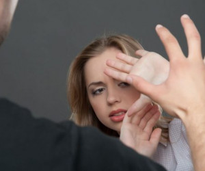 راهکارهای طلایی برای مقابله با شوهری که دست بزن دارد
