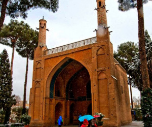با رازهای پنهان منارجنبان اصفهان آشنا شوید + فیلم