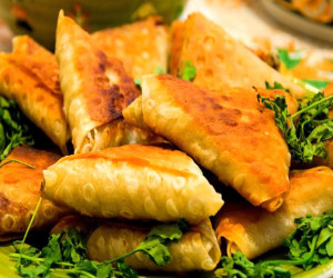 طرز تهیه سمبوسه گوشت و سیب زمینی خوشمزه و لذیذ