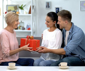 15 متن تبریک پیشاپیش روز مادر به مادر شوهر و مادر زن