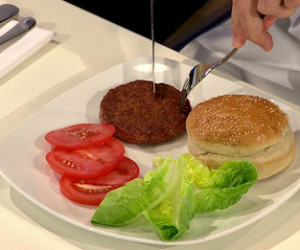 از اولین همبرگر تولید شده در آزمایشگاه رونمایی شد