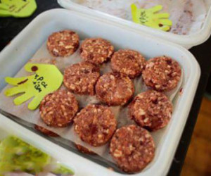 همبرگر بخورید با مزه گوشت بدن انسان .!!!!!