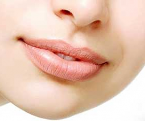 علت سیاهی لب ها چیست؟