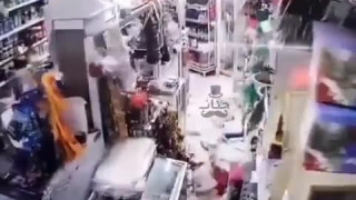 فیلم لحظه‌ی وقوع زلزله شدید خوی از نگاه دوربین مدار بسته
