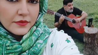 کلیپ آواز مهدی یغمایی در کنار همسرش