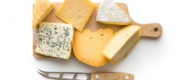 تعبیر خواب پنیر : ۳۲ نشانه و تفسیر دیدن پنیر در خواب