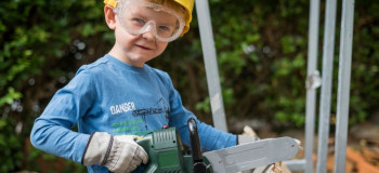 کودکان از چه سنی می توانند کار با ابزار را شروع کنند؟