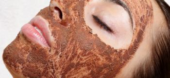 ۷ فایده شگفت انگیز دارچین برای زیبایی و سلامت پوست صورت