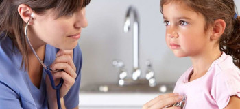 چرا کودکان دچار درد قفسه سینه می شوند؟ آیا خطرناک است؟