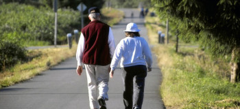 بهبود بیماری آرتروز و درد مفاصل با پیاده روی