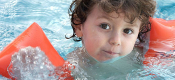 اهمیت شنا برای کودکان را بدانیم