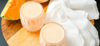 طرز تهیه شیر طالبی خانگی خوشمزه و سالم با عسل