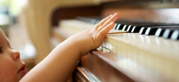 مناسب ترین زمان برای شروع آموزش موسیقی به کودک از چه سنی است؟