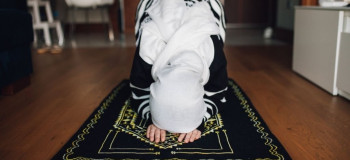 شرایط خواندن نماز برای فرزند فوت شده به چه صورت است؟