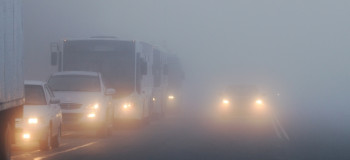 در هوای مه آلود چگونه رانندگی کنیم که تصادف نکنیم؟