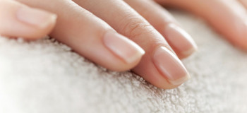 لاک پایه چیست و استفاده از آن روی ناخن چه مزیت هایی دارد ؟
