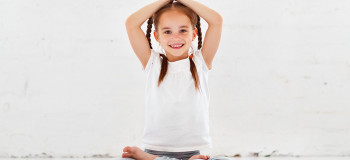 ۷ اهمیت ورزش یوگا برای کودکان را بدانیم