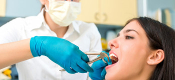 بررسی بهترین زمان و سن برای کشیدن دندان عقل