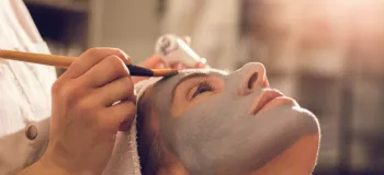 باورنکردنی ترین فواید ماسک استیکی برای پوست صورت