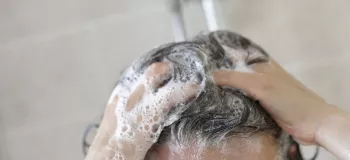 برای شستن موهای چرب و کثیف صابون مناسب تر است یا شامپو ؟
