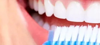 با مسواک لب های خود را لایه برداری کنید !