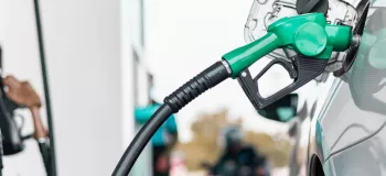 آیا بنزین زدن با ماشین روشن خطرناک است ؟