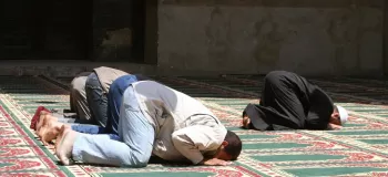 خواندن چند سوره در یک رکعت نماز مجاز است ؟