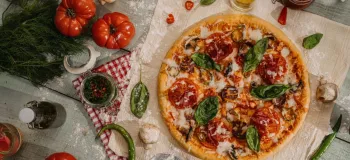هر برش ۱۰۰ گرمی پیتزا چقدر کربوهیدرات دارد ؟