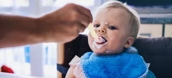 بهترین زمان برای خوردن ماست در نوزادان
