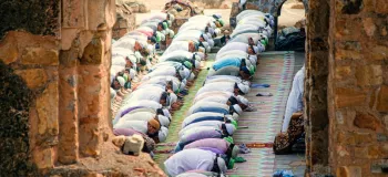 احکام و آثار شرکت نکردن در نماز جمعه را بدانید!