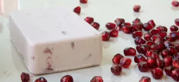 معجزه بی نظیر صابون انار برای پوست و مو