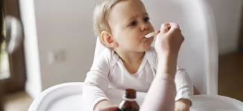 قطره شیرخشت برای نوزاد، چه مزایایی دارد؟