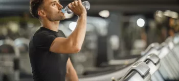 آیا نوشیدن آب حین ورزش کار درستی است ؟