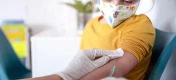 مراقبت های پس از واکسن ۶ سالگی : نکاتی که مادران باید بخوانند