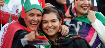 حضور زنان در دیدار تیم‌های ملی فوتبال ایران و عراق تصویب شد !؟