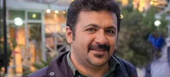 چهره پر از غم پسر بزرگ شهرام عبدلی بدون حضور پدرش !