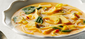 سوپ کاری مرغ و نارگیل، غذای محبوب تایلندی