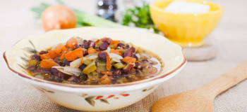 سوپ سبزیجات و لوبیا، غذای کامل برای کودکان