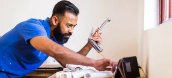 تعویض و نصب شیر ظرفشویی اهرمی و شلنگ دار